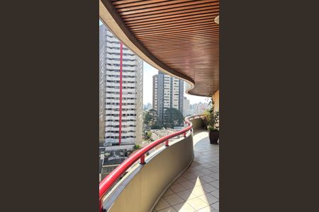 Apartamento à venda com 230m², 4 quartos e 5 vagas Apartamento à venda com 230m², 4 quartos e 5 vagasVaranda dos Dormitórios