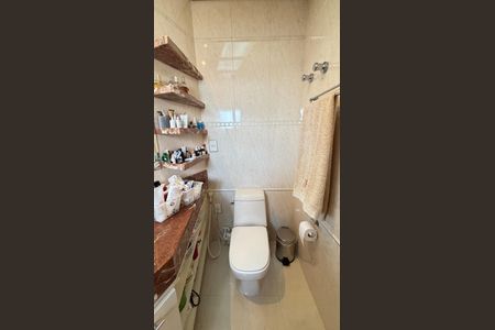 Apartamento à venda com 230m², 4 quartos e 5 vagas Apartamento à venda com 230m², 4 quartos e 5 vagasBanheiro da Suíte 1