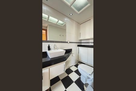 Apartamento à venda com 230m², 4 quartos e 5 vagas Apartamento à venda com 230m², 4 quartos e 5 vagasBanheiro da Suíte 3