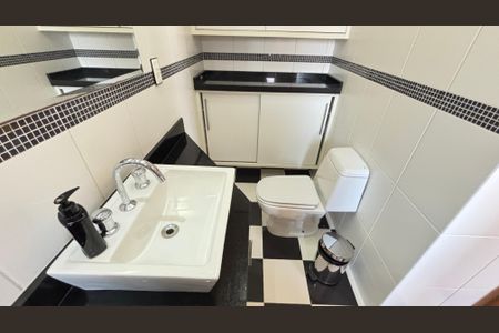 Apartamento à venda com 230m², 4 quartos e 5 vagas Apartamento à venda com 230m², 4 quartos e 5 vagasBanheiro da Suíte 3