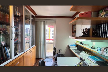 Apartamento à venda com 230m², 4 quartos e 5 vagas Apartamento à venda com 230m², 4 quartos e 5 vagasQuarto - Escritório