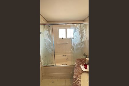 Apartamento à venda com 230m², 4 quartos e 5 vagas Apartamento à venda com 230m², 4 quartos e 5 vagasBanheiro da Suíte 1