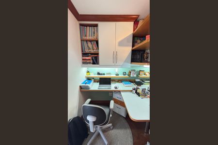 Apartamento à venda com 230m², 4 quartos e 5 vagas Apartamento à venda com 230m², 4 quartos e 5 vagasQuarto - Escritório