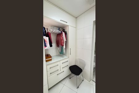 Apartamento à venda com 230m², 4 quartos e 5 vagas Apartamento à venda com 230m², 4 quartos e 5 vagasÁrea de Serviço