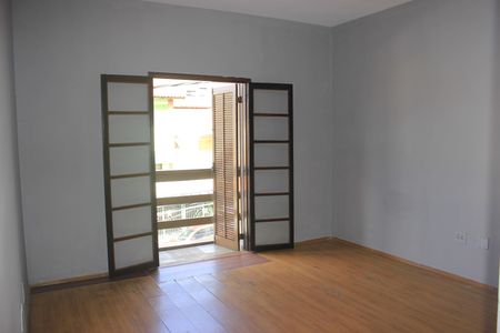Casa à venda com 230m², 4 quartos e 6 vagas1ª Suíte