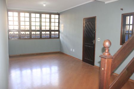 Casa à venda com 230m², 4 quartos e 6 vagasSala