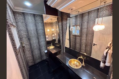 Casa à venda com 460m², 4 quartos e 5 vagas Casa à venda com 460m², 4 quartos e 5 vagasBanheiro 2