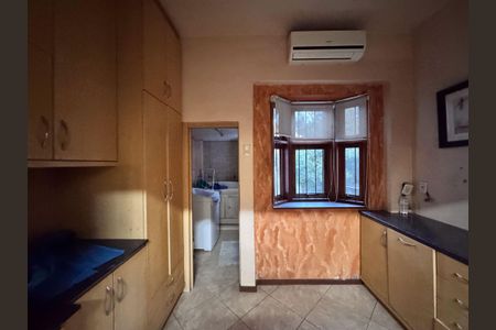 Casa à venda com 460m², 4 quartos e 5 vagas Casa à venda com 460m², 4 quartos e 5 vagasCozinha