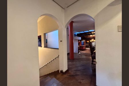 Casa à venda com 460m², 4 quartos e 5 vagas Casa à venda com 460m², 4 quartos e 5 vagasCorredor