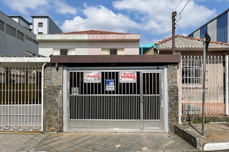 Casa à venda com 200m², 3 quartos e 4 vagasFachada + plaquinha