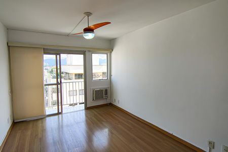 Apartamento à venda com 67m², 2 quartos e 1 vagaSala