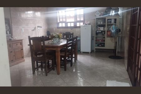 Casa à venda com 160m², 3 quartos e 3 vagas Casa à venda com 160m², 3 quartos e 3 vagasCozinha
