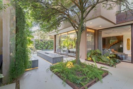 Casa de condomínio à venda com 630m², 4 quartos e 4 vagas