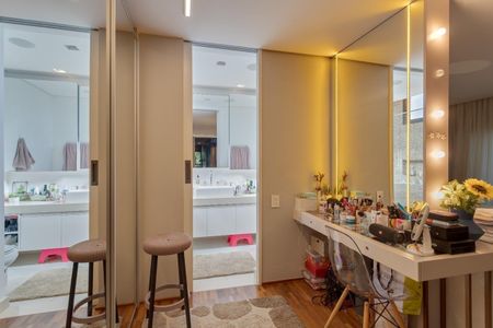 Casa de condomínio à venda com 630m², 4 quartos e 4 vagas