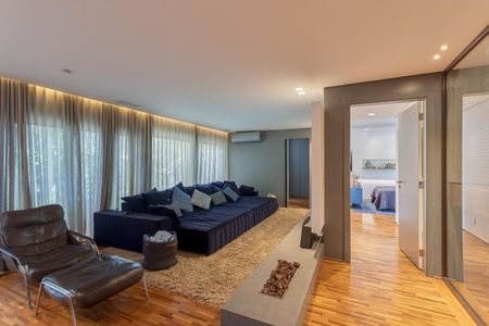 Casa de condomínio à venda com 630m², 4 quartos e 4 vagas