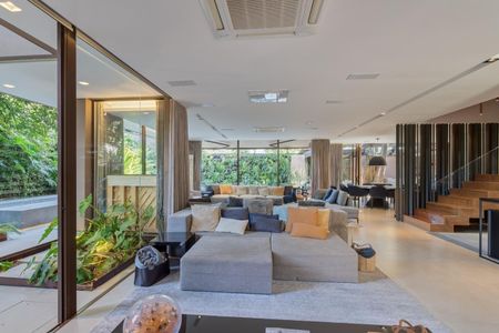 Casa de condomínio à venda com 630m², 4 quartos e 4 vagas