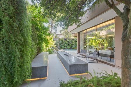 Casa de condomínio à venda com 630m², 4 quartos e 4 vagas