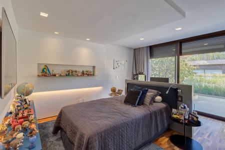 Casa de condomínio à venda com 630m², 4 quartos e 4 vagas