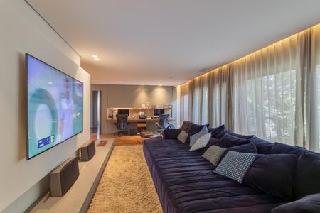 Casa de condomínio à venda com 630m², 4 quartos e 4 vagas