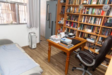 Casa à venda com 367m², 3 quartos e 5 vagas Casa à venda com 367m², 3 quartos e 5 vagasEscritório