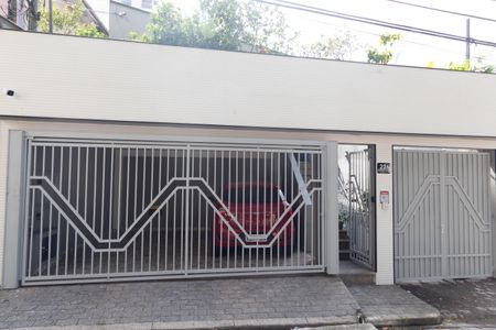 Casa à venda com 367m², 3 quartos e 5 vagas Casa à venda com 367m², 3 quartos e 5 vagasFachada