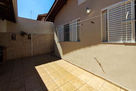 Casa à venda com 160m², 3 quartos e 6 vagas Casa à venda com 160m², 3 quartos e 6 vagasQuintal