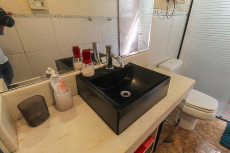 Casa à venda com 200m², 3 quartos e 1 vaga Casa à venda com 200m², 3 quartos e 1 vagaBanheiro