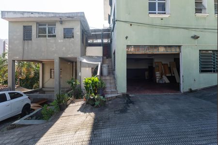 Casa à venda com 564m², 4 quartos e 16 vagas Casa à venda com 564m², 4 quartos e 16 vagasÁrea Externa