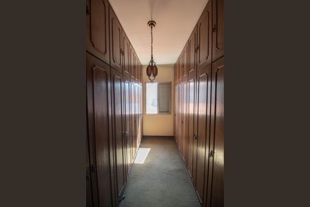 Casa à venda com 300m², 4 quartos e 6 vagas Casa à venda com 300m², 4 quartos e 6 vagasCloset do Quarto 3