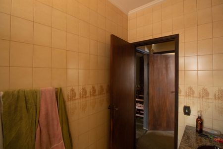 Casa à venda com 300m², 4 quartos e 6 vagas Casa à venda com 300m², 4 quartos e 6 vagasBanheiro 1