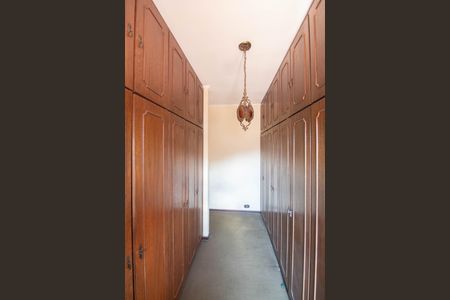 Casa à venda com 300m², 4 quartos e 6 vagas Casa à venda com 300m², 4 quartos e 6 vagasCloset do Quarto 3