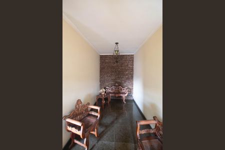 Casa à venda com 300m², 4 quartos e 6 vagas Casa à venda com 300m², 4 quartos e 6 vagasCorredor