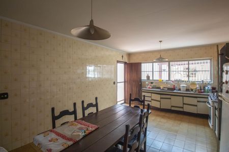 Casa à venda com 300m², 4 quartos e 6 vagas Casa à venda com 300m², 4 quartos e 6 vagasCozinha