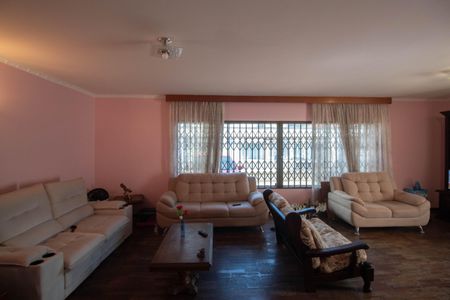 Casa à venda com 300m², 4 quartos e 6 vagas Casa à venda com 300m², 4 quartos e 6 vagasSala