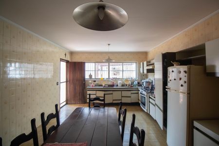 Casa à venda com 300m², 4 quartos e 6 vagas Casa à venda com 300m², 4 quartos e 6 vagasCozinha