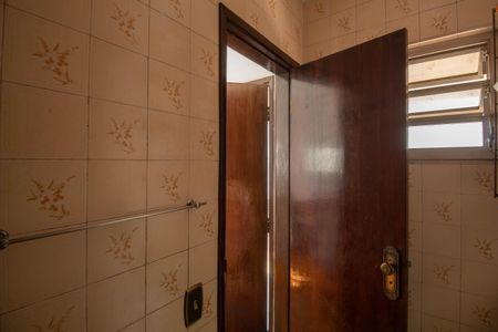 Casa à venda com 300m², 4 quartos e 6 vagas Casa à venda com 300m², 4 quartos e 6 vagasBanheiro 3