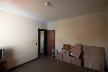 Casa à venda com 300m², 4 quartos e 6 vagas Casa à venda com 300m², 4 quartos e 6 vagasQuarto 1