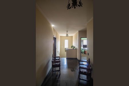 Casa à venda com 300m², 4 quartos e 6 vagas Casa à venda com 300m², 4 quartos e 6 vagasCorredor