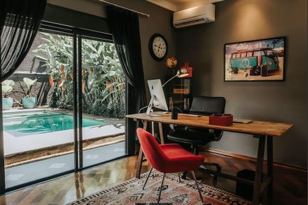 Casa de condomínio à venda com 200m², 3 quartos e 2 vagasEscritório