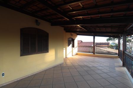 Casa para alugar com 250m², 5 quartos e 4 vagasÁrea Externa