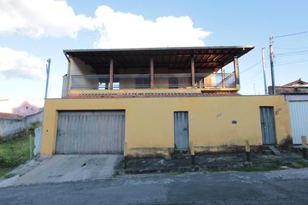 Casa para alugar com 250m², 5 quartos e 4 vagasFachada