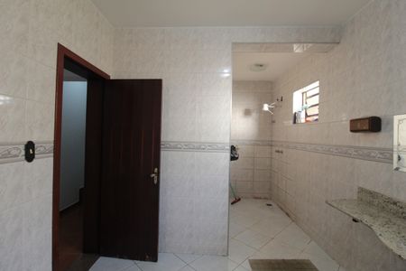 Casa para alugar com 250m², 5 quartos e 4 vagasBanheiro Social