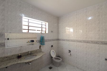 Casa para alugar com 250m², 5 quartos e 4 vagasBanheiro Social