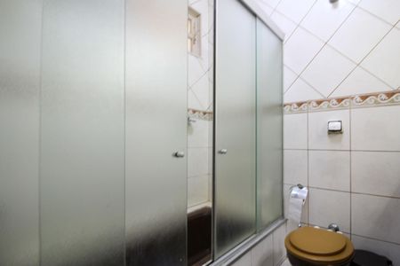 Casa à venda com 346m², 4 quartos e 3 vagas Casa à venda com 346m², 4 quartos e 3 vagasBanheiro Social