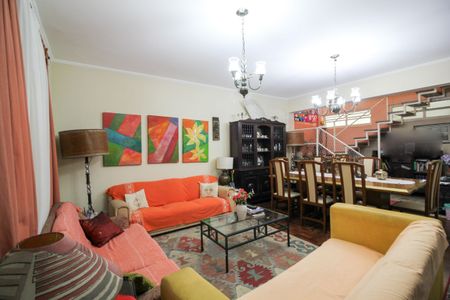 Casa à venda com 346m², 4 quartos e 3 vagas Casa à venda com 346m², 4 quartos e 3 vagasSala de Estar