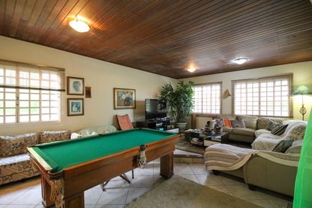 Casa à venda com 346m², 4 quartos e 3 vagas Casa à venda com 346m², 4 quartos e 3 vagasEspaço de Jogos