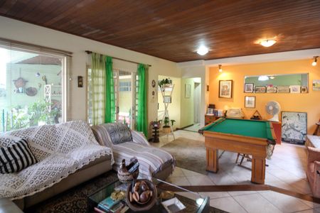 Casa à venda com 346m², 4 quartos e 3 vagas Casa à venda com 346m², 4 quartos e 3 vagasEspaço de Jogos