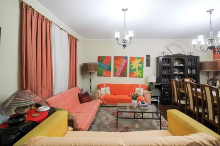 Casa à venda com 346m², 4 quartos e 3 vagas Casa à venda com 346m², 4 quartos e 3 vagasSala de Estar