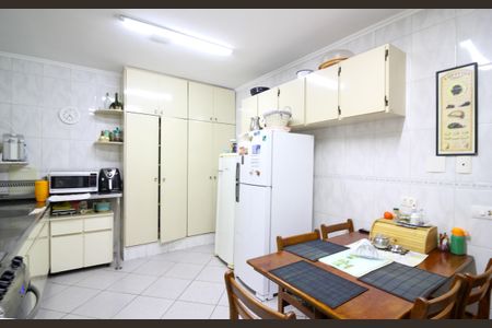 Casa à venda com 346m², 4 quartos e 3 vagas Casa à venda com 346m², 4 quartos e 3 vagasCozinha