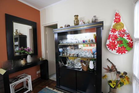 Casa à venda com 346m², 4 quartos e 3 vagas Casa à venda com 346m², 4 quartos e 3 vagasSaleta